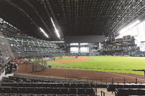 1F FIELD LEVEL 内野席（画像提供：H.N.F）